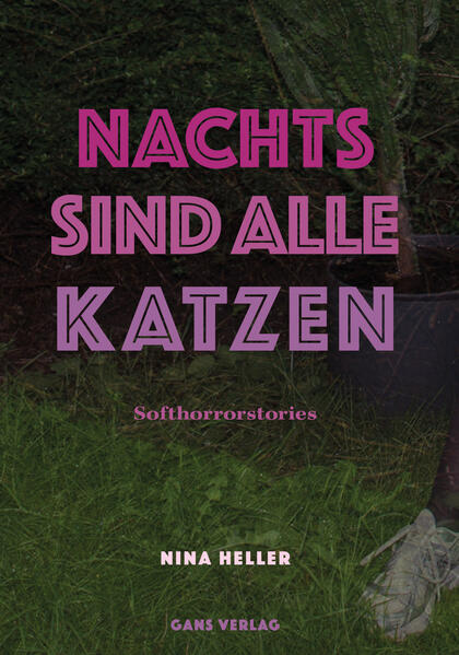 Nina Hellers Stories spielen mit dem Horror und der Absurdität des Alltäglichen. Es geht um weibliche Wut, Nippelpiercings, Scham, Machtverhältnisse und die Lust an den eigenen Abgründen. Die Protagonistinnen sind nicht selten traurig und manchmal schrecklich gemein, doch niemals vollkommen lost. Nina Heller schreibt eindringlich und sprachlich präzise. Schonungslos kitzelt sie den Horror und die Absurdität im Banalen heraus. In den Wohnungen lauern Schatten, die Lichter in den Unterführungen flackern und ewig hallen die Schauergeschichten, mit denen jede einzelne von den Frauen aufgewachsen ist, wider. Hinter den individuellen Erfahrungen scheint stets die strukturelle Sozialisation zu guten Mädchen durch und der ewige Kraftakt, den es für die Frauen bedeutet, sich von dieser zu lösen.