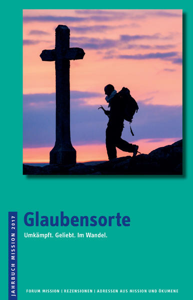 Orte des Glaubens-das sind nicht nur Kathedralen, Kirchen und Kapellen. Bei genauerem Hinsehen und differenzierterem Nachfragen jedoch stellt sich schnell heraus, dass es neben diesen traditionellen Glaubensorten, den „sakralen Räumen“ eine Vielzahl weiterer Glaubensorte gibt, die den traditionellen durchaus ebenbürtig sind: vom interaktiven Gottesdienst im Internet bis zur meditativen Erfahrung des Gott-in-mir, vom lauten Klagegebet am Prayer Mountain in Korea bis hin zur Pilgerreise auf dem Jakobsweg. Welche Glaubensorte gibt es bei uns und in anderen Regionen der Welt? Was macht einen Ort überhaupt zum „heiligen“ Ort, zum Ort der Gottesbegegnung oder sogar zum Pilgerort? Jerusalem etwa, das gleich drei Religionen als heilig gilt? Neuerdings auch Wittenberg, das mit dem Herannahen der Reformationsdekade aus seinem Dornröschenschlaf erwacht ist? Und warum brauchen wir solche Orte, an denen der Glaube offensichtlich Gestalt gewinnt und neuen Atem schöpft-oder brauchen wir sie vielleicht auch nicht? All diesen Fragen gehen die rund 30 Autorinnen und Autoren des Jahrbuchs 2017 nach, die den Blick auf christliche Glaubensorte in 12 Ländern weltweit und an vielen ungewöhnlichen Orten hier bei uns in Deutschland richten. Ihre Texte sind Zeugnisse der Dynamik von Glaubensorten: sie sind oft umkämpft, viel geliebt und immer wieder im Wandel.