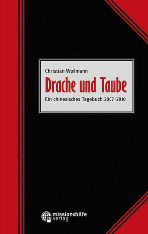 Als evangelischer Pastor an einer chinesischen Elite-Universität zu unterrichten-das wäre heute undenkbar. Aber 2007 hatte Christian Wollmann diese außergewöhnliche Chance, die er mit Geduld, Humor, Gottvertrauen und Menschenliebe nutzte. Seine Erinnerungen an drei Jahre China erkunden chinesische Kultur und Alltag mit dem unbefangenen Blick des Neuankömmlings. Auch wenn sich die Politik Chinas seitdem verändert hat, so bleiben Wollmanns Beobachtungen aktuell und helfen beim Verstehen eines oft rätselhaft bleibenden Landes. Der Autor ist Direktor des Zentrums für Mission und Ökumene-Nordkirche weltweit in Hamburg.