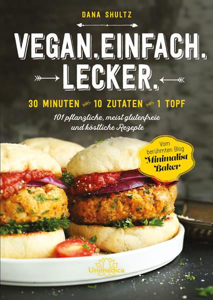 Dana Shultz, Rezeptentwicklerin und erfahrene Food-Fotografin, und ihr Mann John sind die Genies hinter dem immens beliebten Food-Blog Minimalist Baker, der seit seiner Gründung im Jahr 2012 zahllose Fans begeistert. Ihr Erfolgskonzept? Einfache, aber unwiderstehliche Rezepte, die aus höchstens 10 Zutaten bestehen, in einer Schüssel oder einem Topf zubereitet werden können oder nur 30 Minuten, manchmal sogar weniger Zeit in Anspruch nehmen. Das mit Spannung erwartete Kochbuch enthält 101 neue, zu 100 Prozent pflanzenbasierte und größtenteils glutenfreie Rezepte, die einfallsreich, lebendig und voller umwerfendem Geschmack sind. Leckeren Frühstücksoptionen wie selbst gemachtem Hippie-Müsli oder Zucchini-Walnuss-Muffins, Beilagen wie griechischer Bruschetta, herzhaften Hauptspeisen wie Erdnussbutter-Pad Thai und verführerischen Desserts wie Erdbeer-Tornado-Eiscreme und Mandel-Kokos-Talern mit dunkler Schokolade wird garantiert niemand widerstehen können. Darüber hinaus geben Dana und John Tipps zur Vorratshaltung sowie Küchenausrüstung und ergänzen jedes Rezept mit hilfreichen Nährwertinformationen. Das Kochbuch Vegan.Einfach.Lecker. zeigt eine wunderbar simple und praktische Herangehensweise ans Kochen, die zu unglaublich leckeren Ergebnissen führt, welche ganz nebenbei auch noch richtig gesund sind.