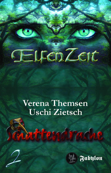 Das Ende der Anderswelt naht! Es gibt die Unsterblichen wirklich: Elfen, Feen, Vampire, Götter, Fabeltiere … und sie leben gleich nebenan. Alle Mythen und Legenden der vielen Ethnien sind wahr. Seit Jahrhunderten sind die Grenzen zwischen den Welten geschlossen. Doch dann geschieht etwas, das unmöglich scheint: Die Zeit bricht in die Anderswelt ein, die Grenzen werden durchlässig. Die Suche nach dem Quell der Unsterblichkeit beginnt! In Worms suchen die königlichen Elfenzwillinge Rian und David nach dem Quell der Unsterblichkeit - und stoßen dabei auf einen nordischen Feind aus uralter Zeit. Im Zuge der Kämpfe gegen ihn verschwindet David spurlos. Möglicherweise wurde der Prinz nach Venedig entführt, jene uralte magische Stadt in der Lagune mit ihren vielen Geheimnissen. Wie die Insel Tramonto, die seit Jahrhunderten dem Tod den Zutritt verweigert. Nadja verschafft sich ein Ticket zum jährlichen Maskenball, auf dem immer wieder Menschen verschwinden, und begegnet dem rätselhaften Conte del Leon. Tatsächlich ist der Conte hunderte Jahre alt, ebenso wie sein Gefolge. Er hat David entführt, um dessen Elfenblut für seine Lebenserhaltung zu gewinnen. Um David zu befreien, muss Nadja mehr als eine Grenze überschreiten - und ein Zweckbündnis mit dem Getreuen der Dunklen Königin Bandorchu, dem Mann ohne Schatten, schließen. Aber sie findet auch treue Helfer: Lord Byron und Casanova! Zwei umfangreiche Romane in einer Ausgabe - Spannung pur! Geh mit auf die große Reise um die Welt, lerne berühmte Städte kennen, springe von Kontinent zu Kontinent und erfahre die wahre Geschichte der vielen mythischen Helden, Götter und Schöpfer. Jeder Band enthält Extras und eine Karte. Band 2 von 10 der größten Urban-Fantasy-Saga.