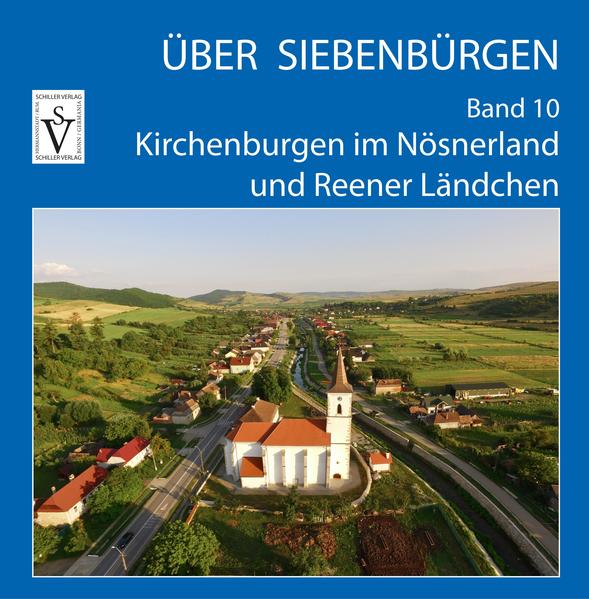 Mit dem Start der Bandreihe „Über Siebenbürgen“ im Jahre 2015 gelang es dem Buchautor und Verleger des Schiller-Verlages, Anselm Roth, in acht Büchern eine Liebeserklärung an die Kirchenburgenlandschaft seiner siebenbürgischen Heimat zu gestalten, indem er den Leser durch atemberaubende Aufnahmen von Landschaften, Dörfern, Städten und wehrhaften Kirchen reisen lässt, die vom Boden und aus der Luft aus dem besten Winkel eingefangen wurden. Leider verstarb er - viel zu früh – während er am neunten Band der Reihe arbeitete. Mit diesem zehnten Band schließen die Herausgeber im Andenken an den leidenschaftlichen Büchermacher Anselm Roth die Reihe „Über Siebenbürgen" ab. Der vorliegende Band ist den Kirchen und Kirchenburgen des Nösnerlandes und des Reener Ländchens gewidmet. Der Norden Siebenbürgens nimmt unter den im frühen Mittelalter von Siedlern vom Rhein und der Mosel besiedelten Gebieten eine besondere Stellung ein. In Anbetracht der wirtschaftlichen Bedeutung des Bergbaus sorgten die ungarischen Könige frühzeitig dafür, erfahrene Bergleute aus der Mitte und dem Westen Europas anzusiedeln, um an die wertvollen Erzvorkommen und besonders an die Edelmetalle der Ostkarpaten heranzukommen. Daher wurde das Gebiet um Bistritz als eines der ersten besiedelt. Inhalt: Sächsisch-Regen Reghin Szászrégen Reen Obereidisch Ideciu de Sus Felsöidecs Uuweräitsch Botsch Batoş Bátos Biutsch Weilau Uila Vajola Weele Tekendorf Teaca Teke Teengdraf Dürrbach Dipşa Dipse Diirbooch Lechnitz Lechinţa Szászlekence Lauechnz Wermesch Vermeş Vermes Waarmesch Moritzdorf Morut Szászmóric Mauerz Mönchsdorf Herina Harina Minzdrof Bistritz Bistriţa Besztercze Bistriz Mettersdorf Dumitra Nagydemeter Mäterschdref Tschippendorf Cepari Csépány Tschipmdref Treppen Tărpiu Szásztörpény Trapm Senndorf Jelna Kiszsolna Sändref Minarken Monariu Malomarok Minuärk