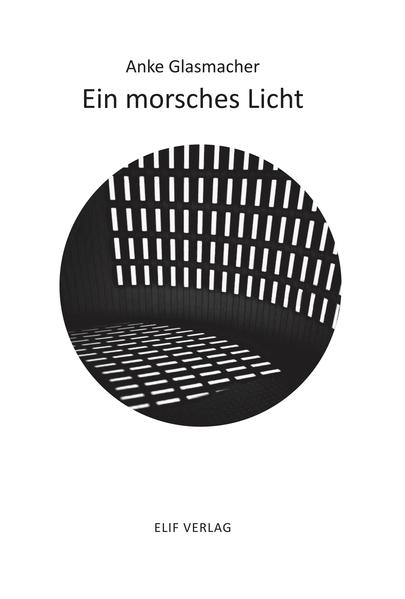 Mit ihrer so ganz eigenen lyrischen Stimme begibt sich Anke Glasmacher einmal mehr hinter das Licht, zu den Geisterstunden, den zwischenmenschlichen wie weltpolitischen.