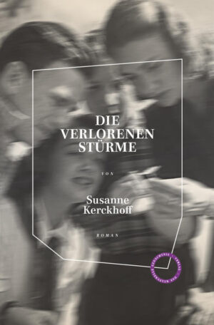 Den Roman „Die verlorenen Stürme“ schrieb Susanne Kerckhoff unmittelbar nach Kriegsende. Erschienen ist er 1947 im in Ostberlin ansässigen Wedding Verlag. Im Mittelpunkt steht die jugendliche Marete, die in Berlin in einem priviligierten und intelektuellen Milleu groß wird. Man schreibt das Jahr 1932. Die Wahlen, die Hitler an die Macht bringen werden, stehen kurz bevor. Marete und ihre zum Teil jüdischen Freundinnen sind hoch politisiert. Sie wollen sich gegen den rechten Terror engagieren und gegen die Verfolgung von Juden und Andersdenkenden aufbegehren, aber sie erleben das Versagen der Elterngeneration, insbesondere des Bürgertums, und der Institutionen. Weder die Schule noch die Kirche bieten Orientierung oder Halt. Maretes beste Freundin, Lilly, muss mit ihrer Familie die Heimat verlassen und nach Palästina emigrieren. Das Heimweh treibt sie in den Selbstmord. In einem leidenschaftlichen Ton, in dem die Naivität der jungen Protagonisten bewusst mitschwingt, beschreibt Susanne Kerckhoff eine Jugend kurz vor der Machtergreifung der Nationalsozialisten in Deutschland.