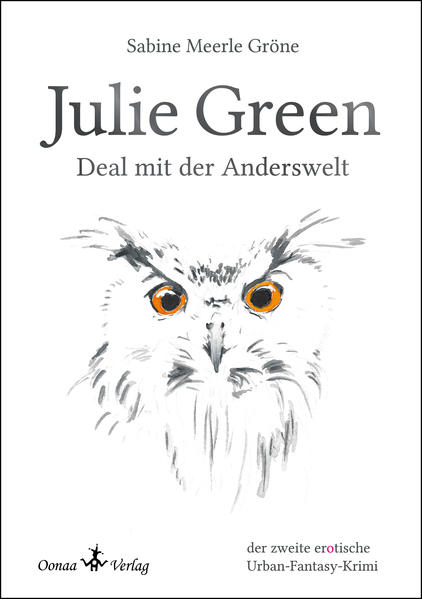 Julie Green - Deal mit der Anderswelt „Du gehst nie wieder allein los! Versprich mir das!“, sage ich nachdrücklich. Aber der kleine Elf murmelt trotzig etwas Unverständliches in mein T- Shirt und klammert sich an mich. Plötzlich wird sein Körper steif. „Was ist, Odin?“ „Julie! Lauf!“, schreit er und reißt mich an der Hand nach vorn. Ich renne. Etwas kommt brüllend näher. „Odin! Was ist los?“, schreie ich im Laufen, falle dabei aber fast. Ich blicke instinktiv nach hinten, obwohl ich nichts sehen kann, da ist nur Schwärze. Oh mein Gott. ... rasant ... sexy ... mystisch ... Julie ist stocksauer. Ihr Freund Ty hat leichtfertig versprochen, einen inszenierten Selbstmord aufzudecken. Zusätzlich müssen sie aushilfsweise ein ganzes Tierasyl führen und einen mysteriösen Herzanfall aufklären. Nebenbei schlagen sie sich nicht nur mit schrägen Landeiern, Großgrundbesitzern, Wilderern, häkelnden Frauen und Miettoiletten- Verleihern herum, sondern auch mit zudringlichen Feen- Männern und vorwitzigen Zwergelfen. Die eine oder andere erotische Eskapade bleibt dabei natürlich nicht aus. Aber schon bald rücken ihre Ermittlungen Julie ins Fadenkreuz des Mörders.