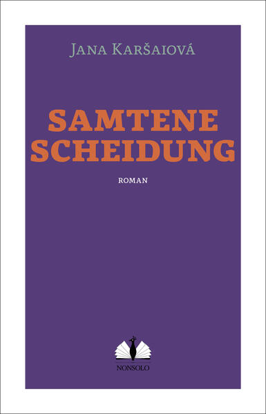 Katarína kehrt aus Prag nach Bratislava zurück, um Weihnachten mit ihrer Familie zu verbringen. Dort erwarten sie nicht nur die alten Meinungsverschiedenheiten mit ihrer Mutter, sondern sie ist überdies gezwungen, das Fehlen ihres Mannes Eugen zu rechtfertigen. "Samtene Scheidung” erzählt von Verrat, uneingestandenen Sehnsüchten und von Brüchen, die neu zusammengesetzt werden müssen, um Heilung zu finden. Die Protagonistin des Romans ebenso wie das Land, in dem sie geboren wurde, scheinen nach dem Verlust der Vergangenheit auf der Suche nach sich selbst zu sein. Während der wenigen Tage, die Katarína in ihrer Heimatstadt verbringt, hat sie Gelegenheit, ihre früheren Studienkolleginnen wiederzutreffen: Mirka, Daniela und Viera, die wegen eines Stipendiums nach Italien gezogen ist und deren Besuche in der Slowakei immer seltener werden. Katarína und Viera tauschen sich über ihre jeweiligen Beziehungsprobleme aus: Viera erzählt von ihrem Verhältnis mit der Dozentin Barbara, und Katarína berichtet, wie Eugen sie zwei Monate zuvor verlassen hat - mit einem Zettel auf dem Küchentisch. Dabei erinnert sie sich an die einzelnen Phasen ihrer Beziehung, von der ersten Begegnung über die vielleicht etwas verfrühte Hochzeit bis hin zu ihrem Schmerz über das Verlassenwerden, den sie gegenüber ihrer Familie noch nicht artikulieren kann. Mitunter scheinen in der Rückblende auch Bruchstücke ihres Lebens in Bratislava unter dem kommunistischen Regime auf. In Anlehnung an den Begriff „Samtene Revolution“, mit dem die Auflösung des kommunistischen Staates Tschechoslowakei bezeichnet wird, steht „Samtene Scheidung“ für die kurz darauf erfolgte Aufspaltung in die beiden Staaten Slowakei und Tschechische Republik. Im Roman steht dieser Begriff aber zugleich metaphorisch sowohl für die Trennung Katarínas von ihrem Mann, als auch für Vieras Distanzierung von einem Land, dessen Erstarrung nicht zu ihrem Lebensstil passt… Die vielfältige und tiefgründige Erzählweise Jana Karšaiovás wäre schon für eine Muttersprachlerin beachtlich und ist umso außergewöhnlicher für eine Autorin, die in einer anderen sprachlichen Umgebung aufgewachsen ist und sich bewusst für das Italienische entschieden hat.