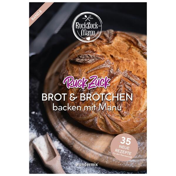 Riechst du es auch schon? Den herrlichen Duft von selbst gebackenen Brot und ofenfrischen Brötchen? In diesem Büchlein findest du 35 neue und von mir bislang unveröffentlichte Rezepte, angefangen bei einem klassischen Mischbrot, über Brötchen bis hin zu Sesam Bagles. Eines ist mir immer wichtig geblieben: Es muss RuckZuck gehen! Das, was am längsten Zeit in Anspruch nimmt, ist die Gehzeit des Teiges bzw. das Backen des Brotes. Dank meiner Schritt-für-Schritt-Anleitungen brauchst du keine Vorkenntnisse und kannst einfach loslegen. Fang am besten sofort an und verwandle deine Küche in eine Backstube! Viel Spaß und gutes Gelingen!meinem neuen Büchlein.