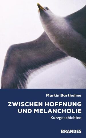 24 bewegende Kurzgeschichten zwischen Hoffnung und Melancholie: Martin Bartholme erzählt in seinem zweiten Buch über Erinnerungen, Zukunftsträume und Gedankenkino - voller Empathie, manchmal mit Wehmut, Trauer und Angst, mitunter aber auch mit Hoffnung, Liebe und einem Lächeln. Mit seinen authentischen Storys und seiner beeindruckenden Erzählweise knüpft der Autor direkt an seinen ersten Band »Von Leidenschaften und Verlusten« an und nimmt uns mit auf eine bewegende Reise durch seine Gedankenwelt. Tiewads, Social Media und entflohene Papageien. Weise Frauen, fußballbegeisterte Jugendliche und alternde Punks. Umweltzerstörung, Kriegserinnerungen und einsame Astronauten. Schlagerstars, Tofuwürstchen und Meeresrauschen. Bei diesen vielfältigen Themen werden beim Lesen die unterschiedlichsten Emotionen angesprochen und aufgewühlt: Man fühlt mit den Protagonisten, sucht nach Erklärungen oder freut sich über Lösungen und Verständnis. Es entstehen Bilder im Kopf und man denkt sich, das kenne ich doch…: »Ich bin angekommen. Vor dem Haus meiner Eltern. Vor der Ritterburg meiner Kindheit, der Spielwiese meiner Jugend. An dem Carport links neben dem Schuppen hängt immer noch etwas schief der alte Basketballkorb…« Oder: »Erinnerst du dich an die billige Lambruscoflasche, die wir uns in Rom teilten? Von der »Spanischen Treppe« aus beobachteten wir den Sonnenaufgang über der ewigen Stadt…« Ob persönliche Erinnerungen, aktuelles Zeitgeschehen, historische Begebenheiten oder Visionen - Martin Bartholme versteht es meisterhaft, uns mit seine Geschichten emotional zu berühren und so manche eigene Erinnerung in uns wachzurufen. Einfach lesenswert. Pressestimmen: "Martin Bartholme ist etwas gelungen, was selbst berühmte Autoren nicht immer schaffen. Er versteht es nämlich, seine Leser mit kurzen, prägnanten Sätzen förmlich in seine Geschichten hineinzuziehen - und das von der ersten Seite an." Fränkische Nachrichten, Sabine Holroyd: "Wie ein melancholisch-schöner Coming-of-Age-Sommerfilm, der im nächsten Moment mit einer weiteren Geschichte den Leser/Hörer nicht nur in die einsame Welt des Alterns entführt, sondern auch in die der Liebe, der Hoffnung und der Verzweiflung. Immer gepaart mit einem bitter-süßen Geschmack von Sehnsucht." Kölner Stadt-Anzeiger, 10.09.2020, Florian Eßer im Interview mit Franziska Benz »… ich finde es immer so toll, wenn junge Menschen so etwas ganz Altmodisches machen, wie Kurzgeschichten in einem Buch zu schreiben. Es ist großartig!« Berliner Morgenpost/Mutmach-Podcast Wir, Folge 147, Minute 14:46, Hajo Schumacher. »Die emotional geladenen Kurzgeschichten von Mar-tin Bartholme sind wie ein kurzer Ausbruch aus dem Alltag, sie sind authentisch, lebensnah und rufen wunderbare Erinnerungen wach.« FOGS Magazin »Gekonnt fängt der Autor die Stimmung zwischen Vorfreude und Ängstlichkeit, zwischen Aufbruchstimmung und der Angst vor dem Ende des Lebens, wie es bisher war, ein.« Blick Lokal, Christina Sack