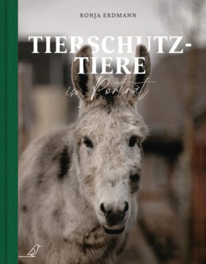 Esel tragen Lasten, Schweine geben Fleisch und Rinder Milch. Viele Tierarten werden in erster Linie im Hinblick auf ihre Vorteile für den Menschen betrachtet. Dass hinter jedem dieser sogenannten Nutztiere ein Individuum mit einzigartigen Erfahrungen, Emotionen und Vorlieben steckt, gerät da schnell in Vergessenheit. Gnadenhöfe wie das »Dorf Sentana« in Bielefeld machen möglich, was in Zeiten von Massentierhaltung und wirtschaftlicher Optimierung in den Hintergrund rückt: Die Begegnung mit tierischen Persönlichkeiten in all ihren wundervollen Facetten. Im Bildband »Tierschutztiere im Porträt« lädt Fotografin Ronja Erdmann Klein und Groß zu einer Buch-Begegnung der besonderen Art ein – stimmungsvoll, emotional und ganz nah dran. CalmeMara-Bücher tun Gutes: Mit dem Kauf dieses Buches unterstützt du die Tiere des Begegnungs- und Gnadenhofs Dorf Sentana und die sozialen Projekte vor Ort. CalmeMara-Bücher schützen die Umwelt: Dieses Buch wurde klimaneutralisiert, regional und vegan produziert.