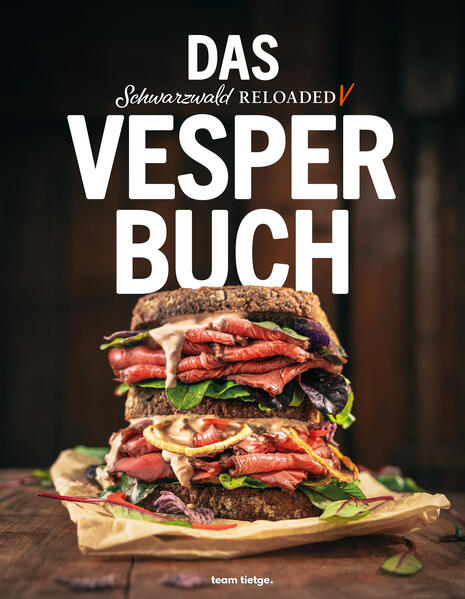 Schwarzwald Reloaded V: Das grosse Vesper-Buch Die Schwarzwälder lieben ihre Vesper. Kalt oder warm? Schnell oder mit Muße? Mit Gutem von gestern oder frisch gemacht? Egal, Hauptsache lecker! Ein schönes Vesper ist so vielfältig und abwechslungsreich, dass es höchste Zeit wird, dem wichtigsten Familienessen endlich eine eigene Rezeptsammlung zu widmen. Für das große Vesper-Buch hat das Schwarzwald-Reloaded-Team kulinarische Traditionen aufgegriffen und neu interpretiert. Es gibt Lieblingsrezepte und Seelenfutter, neue Entdeckungen und die vielleicht leckersten Reste-Rezepte aller Zeiten. Die mehr als 60 abwechslungsreichen Rezepte sind leicht nachvollziehbar beschrieben und anschaulich fotografiert. Dazu gibt es viele Tipps, interessante Reportagen und so viele köstliche Antworten die Frage aller Fragen: Was gibt‘s heute abend zu essen? Ein Buch für das Vesper der Badener und Schwaben. Für die Brotzeit der Bayern, die Jause der Österreicher und das Abendbrot in Norddeutschland. Na endlich, möchte man rufen, gibt es ein Buch voller Ideen für unsere Lieblingsmahlzeit!