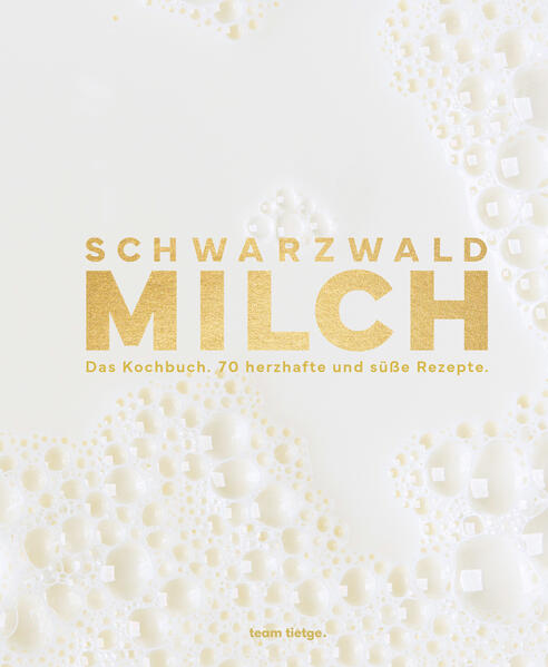 UNSER MILCHBUCH: 70 HERZHAFTE UND SÜSSE REZEPTE MIT MILCH, QUARK & CO. Kühe gehören zum Schwarzwald wie Kuckucksuhr und Bollenhut. Mehr noch: Ohne Milchwirtschaft hätte die Landschaft in Deutschlands Sehnsuchtsregion Nr. 1 mit seinen saftigen Wiesen und offenen Tälern ganz sicher ein anderes Gesicht. Und dann ergibt das Ganze am Ende auch noch ein großartiges Produkt: unsere Milch. Dass daraus großartige Gerichte wie Steinpilz-Cappuccino, Bibbeleskäs Milch-Punch und Schwarzwälder Kirschtorte entstanden sind, klingt da nur logisch … Für unser großes Milchkochbuch nehmen wir Euch mit auf eine Reise über Kuhwiesen und in Ställe, auf große Fahrt mit dem Milchlaster, zu einem Besuch in die genossenschaftliche Molkerei und natürlich zu vielen großartigen Schwarzwälder Köchen, die aus Milch, Sahne & Co. neue und alte Milchrezepte auf die Teller zaubern: von schnellen Schmandbrötchen mit Speck bis zum Milchreis mit Pfirsich, vom in Buttermilch marinierten Wild bis zum Schwarzwälder Waldbeerenshake. So cremig, fluffig, sahnig habt Ihr den Schwarzwald noch nie geschmeckt!