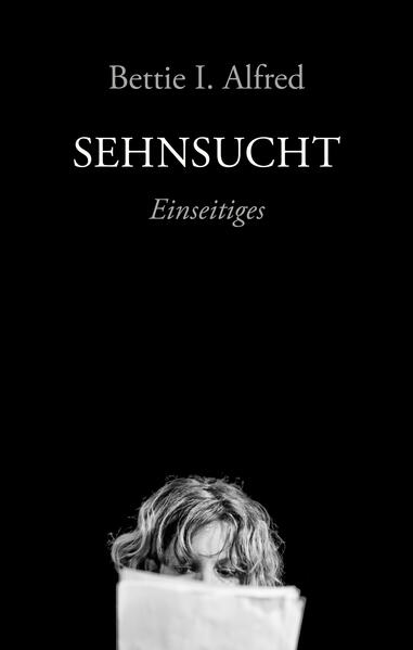 Was tun, wenn man sich nicht einordnen kann in der Welt. Wenn man mal tief melancholisch, mal ausgesprochen humorvoll und ab und an gleichgültig und ebenso oft auch in einer Todessehnsucht lebt? Was tun, wenn man sich einfühlt in jeden, der sich einem in den Weg stellt. Wenn man zudem lieber ein klavierspielender Mann geworden wäre, als eine immerfort irgendwelche Hamsterradgedanken erzeugende Frau. Was tun, wenn man meint, immerzu alles falsch zu machen und sich gleichzeitig als ein brückenschlagendes Beziehungstier empfindet? Schreiben! Das half dann, und Alfreds Ziel, endlich den Augenblick erleben zu können, an dem es ihr voll und ganz müßig erscheint, das eigene Schreiben in tiefgründige Metaphysik oder in unterhaltsamen Dilettantismus mit Anspruch einteilen zu müssen, ist nun mit SEHNSUCHT, einer wilden Sammlung an Kurztexten, erreicht. Und das ist gut, denn der Mensch sollte, Frau Alfreds Meinung nach, alles auf einmal können: lachen und weinen, verzweifeln und hoffen. Und das beiläufig wackelig dargebotene Nichts, ist nicht nur eine Tochtergeschwulst vom Göttlichen, sondern die Stütze des Ganzen. Sehnsucht. Ein Lesebuch für alle, die ihren Urlaub nicht immer nur ins Sorglose buchen wollen, sondern auch Augen für das giftige Veilchen am Wegesrand haben?… Der Abstand zu mir selbst ist längst dehnbar geworden. Gleichstand unter uns Menschen kann es ja sowieso niemals geben