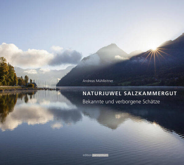 Naturerlebnis Salzkammergut Begeben Sie sich in diesem Bildband auf eine Entdeckungsreise zu den schönsten Naturschauplätzen des Salzkammerguts. Von den großen Seen Oberösterreichs über das Ausseerland bis hin zu vielen kleinen und oft gar winzigen Seen spannt er einen weiten Bogen. Auf seiner sinnlichen Schatzsuche spürt der Autor außergewöhnlichen Orten nach und zeigt uns auf Spaziergängen und Wanderungen die ganze Vielfalt einer beeindruckend schönen Natur. Ein Buch, das ansteckend ist und auffordert, sich bald selbst auf den Weg zu machen.