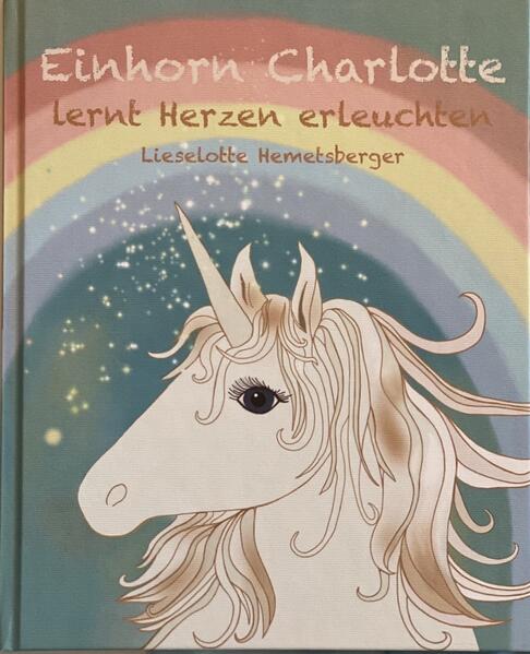 Eines Tages rief die Herdenälteste Charlotte zu sich: „Ich will mit dir reden.“, sagte sie. „Du bist ein ganz besonderes Einhorn. Dein Alabasterhorn leuchtet heller als andere. Es blitzen und funkeln Heilpfeile daraus hervor.“ Die anderen Einhörner hatten mitgehört, was geredet wurde und verzogen die Gesichter. Charlotte sollte etwas Besonderes sein. Das gefiel ihnen gar nicht. Das Buch beschreibt einfühlsam, wie Charlotte trotz anfänglicher Isolation durch Neid und Eifersucht anderer Einhörner schließlich Freundschaft und Harmonie in der Herde erlebt. Die Einhörner haben auf Kinder eine magische Anziehung und geben zarten Seelen eine tröstende und hoffnungsbringende Stimme. Anderssein und Ausgeschlossen sein sind Themen, die die Kinderbuchautorin und Illustratorin mit dem Einhorn Charlotte sehr einfühlsam anspricht.