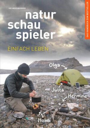 Nach seinen beiden Bestsellern, nimmt dich nun der Naturschauspieler persönlich mit auf seine Reise und erzählt von den Entbehrungen, Zweifeln und Erfolgen. 200 Seiten bepackt mit Ideen fürs einfache Unterwegs-sein, Tipps und Tricks zu Naturkunst und jeder Menge Inspiration für das Abenteuer vor der eigenen Haustür. Ein reich illustriertes Buch zum Schmunzeln, Staunen und selber Ausprobieren – irrwitzig, ehrlich, unterhaltsam.