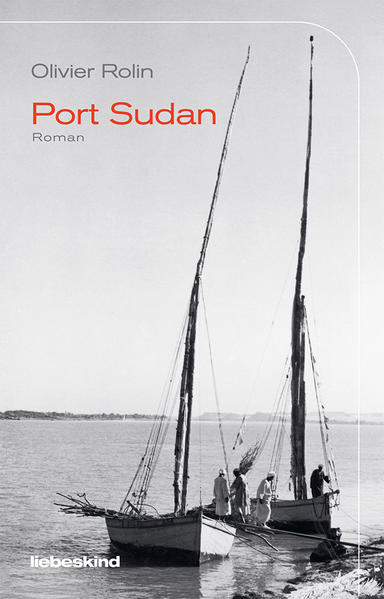 Viele Jahre lang führt der Erzähler dieses Romans Frachtschiffe die afrikanische Küste entlang, bevor er in Port Sudan strandet, der größten Hafenstadt am Roten Meer. Dort verdingt er sich als Hafenmeister, obwohl diese Aufgabe eher symbolisch ist, denn nur noch selten löschen Schiffe in diesem verlorenen Teil der Erde ihre Fracht. Seine mageren Einkünfte stammen aus den wenigen Schwarzmarktgeschäften, die ihm die hiesigen Schutzgelderpresser gestatten: ein bisschen Alkohol, ein paar Kathblätter … Eines Tages erreicht ihn ein Brief aus Paris. Sein Freund A. hat sich das Leben genommen, aus Verzweiflung über eine gescheiterte Liebesbeziehung. Am Abend vor seinem Tod wollte A. einen Brief schreiben, »Lieber Freund« waren jedoch die einzigen Worte, die er zu Papier brachte. Zufällig verlässt gerade ein Schiff Port Sudan in Richtung Marseille. Der Erzähler beschließt, nach Frankreich aufzubrechen, um die Botschaft seines Freundes, die vielleicht für immer verloren ist, zu rekonstruieren.