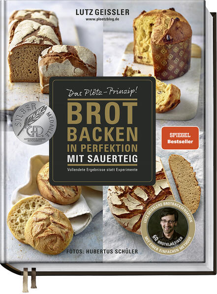 Der geniale Weg zu perfekten Sauerteigbroten Das Plötz-Prinzip für Hefebrote war und ist ein erfolgreicher Bestseller. Lutz Geißler legt nun mit Sauerteigbroten für Einsteiger nach. Er hat dafür spezielle Tricks und äußerst präzise Rezepte entwickelt, die fehlendes Equipment wie Verdampfung im Ofen und Gärschränke, die sonst nur Bäcker haben, komplett überflüssig machen. Ein normaler Ofen und handelsübliches Mehl genügen. Nicht einmal eine Knetmaschine ist für ein perfektes Backergebnis notwendig. Lutz Geißler stellt die traditionelle Sauerteigbäckerei auf den Kopf, verwendet nur kleinste Mengen an Sauerteig und gibt den Teigen mindestens 24 Stunden Zeit zum Reifen. Innerhalb eines für den Alltag äußerst praktischen Zeitfensters von 12 und 24 Stunden werden alle Arbeitsschritte in wenigen Minuten erledigt. Besonderer Geschmack und höchste Bekömmlichkeit sind die Eigenschaften der 60 Klassiker wie Roggenbrote, Schusterjungen, Schrotbrot oder Pumpernickel. Darüber hinaus bietet das Buch viele Rezepte aus Weizen und Dinkel, etwa für Baguettes, Ciabatta oder Frühstücksbrötchen. Auch Süßes wie Milchbrötchen, Kuchen, Brioche und Franzbrötchen lässt sich so sicher mit Sauerteig backen. Mit präzisen Schritt-für-Schritt-Anleitungen gelingt alles wie von selbst. Ein umfassender Grundlagenteil erklärt Hintergründe und gibt praktische Tipps, um auf die natürlichste Art, die es gibt, Brot zu backen.