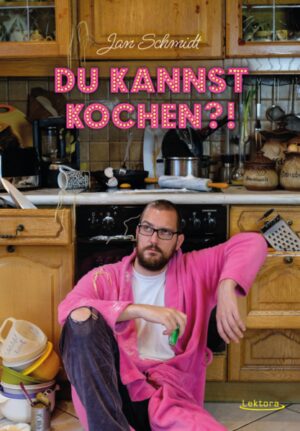 »Du kannst kochen?!« ist entweder das erste literarische Kochbuch oder die erste kulinarische Textsammlung - was davon eher stimmt, liegt ganz traditionell im Auge der Betrachtenden. Weit weniger traditionell ist allerdings der Aufbau. Wer auf der Suche nach vertrauten Kapiteln wie »Pasta-Gerichte«, »Desserts« oder »Thailändisch« ist, wird hier nicht fündig werden. »Du kannst kochen?!« versammelt eine völlig wirr angeordnete Vielzahl verschiedenster Gerichte, die von absoluten Basics (BBQ Dry Rub) zu etwas anspruchsvolleren Kreationen (selbstgemachte Ravioli) reichen. Begleitet werden die Rezepte von kurzen Texten, die ebensowenig einer geradlinigen Thematik folgen. Sie passen mal mehr, mal weniger zu den Gerichten, sorgen aber für unterhaltsame Abwechslung und sind auch ohne Hunger gut zu lesen.