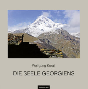 Auf der Suche nach der alten Seele Georgiens – eine Zeitreise von der Tradition in die Moderne Georgien ist kein großes Land, aber groß in der Vielfalt geschichtlicher Zeiten, geografischer Regionen, anstrengender Wege und gastfreundlicher Menschen wie ein kleiner Kontinent. Seine Seele offenbart sich in den Gesichtern der Menschen, in der Schönheit und Großartigkeit der Landschaft und Architektur, in der sprichwörtlichen Gastfreundschaft, dem Gottvertrauen des Volkes und seiner alten Kultur im Wandel zum modernen Staat am Rande Europas. Entlang des Weges der heiligen Nino und an ihren Wirkungsstätten als Missionarin des Christentums hat der Fotograf Wolfgang Korall diese Seele in seinen Bildern vom Leben der Menschen eingefangen. Seine fotografische Suche führte ihn dabei in den Großen und den Kleinen Kaukasus, in die Tiefebene der antiken Kolchis, in das Kernland Kartlien mit Tbilissi und Mzcheta und in die Weinregion Kachetien. Seit seiner Jugend durch Reisen und Freundschaften mit Georgien verbunden und inspiriert von den Bildern des Malers Niko Pirosmani, gelingen Wolfgang Korall sensible Fotografien der kraftvollen georgischen Seele.