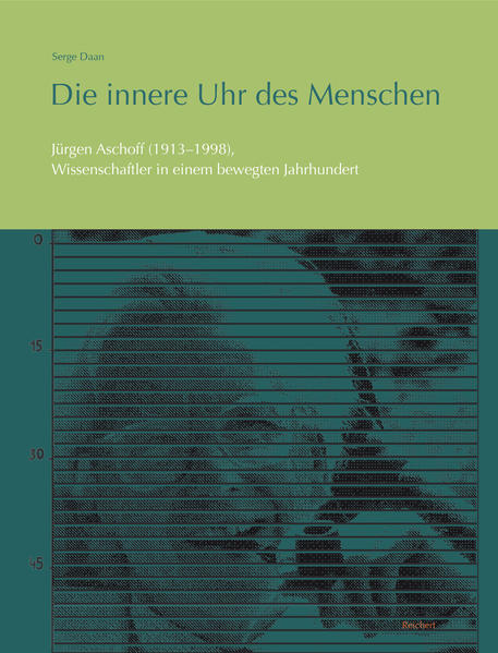 Jürgen Aschoff (1913-1998) war ein herausragender Wissenschaftler des 20.?Jahrhunderts. Er wurde durch die Entdeckung der inneren Uhr des Menschen international bekannt und ist einer der entscheidenden Begründer der Chronobiologie. Der Nobelpreis für Medizin geht 2017 an die Entdecker der molekularen Regelkreise der inneren Uhr des Menschen, die den Biorhythmus steuert. Die Bedeutung des Konzeptes der inneren Uhr des Menschen für eine differenzierte moderne Medizin und individuelle Behandlung kann nicht hoch genug eingeschätzt werden. Für die Grundlagenforschung und eigentliche Entdeckung der inneren Uhr des Menschen wurde der deutsche Mediziner Jürgen Aschoff auch mehrfach für den Nobelpreis vorgeschlagen. Dieses Buch beschreibt die wichtigsten Phasen seines Lebens und seiner wissenschaftlichen Tätigkeit. Sein Forschungsinstitut, das Max-Planck-Institut für Verhaltensphysiologie in Seewiesen, Standort Andechs, wurde zum Mekka der biologischen Rhythmusforschung und zog in einer Atmosphäre der Offenheit Wissenschaftler und Studenten aus aller Welt an. Lebendig und kenntnisreich wird die Geschichte von Jürgen Aschoff und seiner Familie in einem Jahrhundert voller stürmischer wissenschaftlicher und sozialpolitischer Umwandlungen gezeichnet. Umfassend wird die Wissenschaftsgeschichte der biologischen Rhythmusforschung entwickelt, deren Grundkonzepte Aschoff mit seiner Persönlichkeit maßgeblich mitgestaltet hat. Aber auch speziell die deutsche Wissenschaftsgeschichte mit einer Schilderung des Lebens von Studenten und Forschern unter Einflussnahme der Nationalsozialisten findet ihren Platz. Autor dieser Biographie ist der niederländische Verhaltensbiologe Serge Daan, Professor (em.) an der Universität Groningen, NL. Ein außerordentlich reicher Nachlass, intensive Quellenforschungen und Interviews mit zahlreichen Zeitgenossen ermöglichen dieses umfassende Porträt.