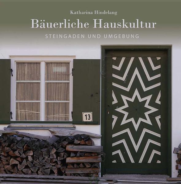 Bauernhaus - das weckt gerne die Vorstellung von Behäbigkeit und Stabilität, von Landlust mit üppigen Blumenbalkonen. Von zufriedenen Menschen und Tieren unter blauem Himmel. Von Sehnsucht nach dem einfachen Leben, aber mit modernem Komfort. Stimmt das? Das Bauernhaus musste dem Wetter standhalten, Menschen und Tiere vor Kälte und Hitze schützen. Es musste den Gegebenheiten angepasst sein und langlebig, denn das Leben war karg und hart. Was dabei mit großer handwerklicher Kunst aus Stein und Holz geschaffen wurde, nötigt uns Respekt und Bewunderung ab. Die Autorin wuchs in Steingaden auf. Sie möchte mit ihrem Buch diese Kultur sichtbar machen, um sie zu schätzen und zu bewahren. Das Buch soll auch die Leser anregen ihre Umgebung neu wahrzunehmen.