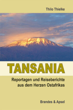 Thilo Thielke bietet spannende Reportagen und historische Exkursionen zu einem Land mit einer bewegten Vergangenheit. Denn in Tansania trieben sowohl deutsche Kolonialisten als auch brutale Sklavenhändler ihr Unwesen. Doch mit seinen Rohstoffen und einer beeindruckenden Natur birgt Tansania viele Schätze. So ist es Objekt unterschiedlichster Interessen und heute das beliebteste Reiseziel Ostafrikas. In Tansania gibt es gewaltige Gold- und Erdgasvorkommen, in Tansania liegen der Kilimandscharo, die Serengeti und der Ngorongoro-Krater. Das Land hat Zugang zu allen drei großen afrikanischen Seen: Tanganyika-, Malawi- und Victoriasee. Hinzu kommt eine endlose Küste am Indischen Ozean mit dem wichtigen Hafen Dar es Salaam. Tansania hat also beste Voraussetzungen für eine Erfolgsgeschichte. Dennoch lähmen eine ausufernde Korruption und die sozialistische Vergangenheit mit den Volks­erziehungsexperimenten des Unabhängigkeitspräsidenten Julius Nyerere das Land. Ausländische Investoren werden von Bürokraten verschreckt, die Wilderei wird exzessiv betrieben – hauptsächlich weil Beamte so tief in das schmutzige Geschäft verstrickt sind. All dies vermittelt uns Thielke auf spannende Weise als Kenner dieses interessanten Landes.