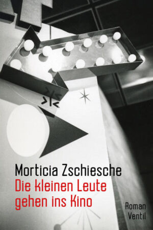 Eine Hommage an das Kino und die Menschen, die es vereint: Auf den Spuren von Siegfried Kracauer spürt dieser Roman dem nach, was Filme über verborgene Sehnsüchte und die sozialen Grenzen in der Gesellschaft verraten. Morticia Zschiesche dechiffriert, wie Film und Leben sich gegenseitig bedingen und wie das Kino in die Irre führen und zugleich immer wieder trösten kann. »Die blödsinnigen und irrealen Filmphantasien sind die Tagträume der Gesellschaft, in denen ihre eigentliche Realität zum Vorschein kommt, ihre sonst unterdrückten Wünsche sich gestalten«, schrieb 1927 Kracauer in seinem Essay »Die kleinen Ladenmädchen gehen ins Kino«. Wer ist dieser junge Mann, der immer allein in der drittletzten Reihe des Uni-Kinos sitzt? Nach einer folgenreichen Begegnung mit ihm, Veit, stellt die Mittvierzigerin Viktoria ihren bisherigen Aufstieg aus der Arbeiterklasse und ihre Ehe mit einem Mediziner infrage. Auf ihrem anfangs noch naiv-schwärmerischen Weg, das Geheimnis des attraktiven Unnahbaren zu ergründen, entdeckt sie schon bald ihre alte Leidenschaft für Film und Männer wieder und trifft dabei auf den verschworenen Boheme-Kreis des »Clubs der Cineasten«. Bei ihrer Suche nach Freundschaft und Liebe quer durch die sozialen Milieus beginnen sich schon bald Leben und Film immer mehr zu vermischen …