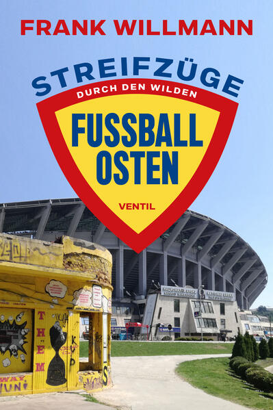 Bohemians Prag, Roter Stern Belgrad, Lok Leipzig, FC Priština … Clubs, die im Westen längst vergessen sind oder kaum beachtet ­werden. Frank Willmann schätzt sie alle. Auf seinen Streifzügen trinkt er tschechisches Bier, wird zum ­Wurstologen, flieht vor Erfurt-Fans in Berlin, friert in Novi Sad und besticht in Bosnien-Herzegowina Polizisten mit seinen ­Fanartikeln. Immer angetrieben wird er dabei von seiner ­Liebe zum Fußball und dessen Verehrerinnen und ­Verehrern von der Ostsee bis zum schwarzen Meer. Denn: »Der abgehängte Fußball im Osten ist das letzte sakrale Schauspiel unserer Zeit.« Mit einem Vorwort von Christoph Biermann. „Frank Willmann trifft die Triggerpunkte: Er geht dahin, wo der Fußball weh tut. Nicht aus Hass, weil das Spiel kommerziell verraten wurde, sondern aus Liebe: Nachschauen, wie man ohne viel Geld weiterspielt.“ Christof Meueler, neues deutschland