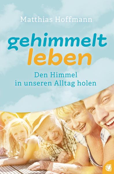 In Gehimmelt leben geht es um einen Perspektivwechsel. Es macht uns den Himmel schmackhaft, ohne dabei die Erdhaftung zu verlieren. Wir brauchen geöffnete Augen dafür, dass „der Himmel los ist“! Gottes Realität kommt in unsere kleine Welt mit all ihren Herausforderungen und Unmöglichkeiten. Gehimmelt leben ist ein neuer Zugang zu einem alltagstauglichen Lebensstil der Intimität und Kraft aus der unmittelbaren Gegenwart Gottes, dort, wo sich Himmel und Erde berühren. Das Buch strahlt eine tiefe, vertraute Freundschaft mit Abba-Vater aus. Es lädt ein, Altbekanntes aus einer anderen Perspektive zu betrachten und eigene beglückende Himmels-Erfahrungen zu sammeln. Der Schreibstil ist erzählerisch-interessant, humorvoll-kreativ, biblisch-geistreich, übernatürlich-lebensnah. Ein Buch für Tiefgänger, Fragensteller und Weiterdenker, das darauf wartet, im Alltag von jedem Leser persönlich weitergeschrieben zu werden.