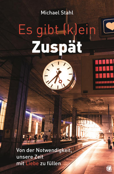 Womit füllen wir unsere Zeit? Was machen wir mit unserer Zeit? Zu spät-Es gibt so vieles, das wir nicht rückgängig machen oder nachholen können. Was macht das mit uns, und was machen wir damit? Wie können wir trotzdem Frieden finden? Noch nicht zu spät-Wie viel Zeit habe ich noch, um etwas zu erledigen, das mir wichtig ist? Kann ich Versöhnung und Vergebung erlangen, bevor ich die Chance dafür verpasst habe? Rechtzeitig-meine Beziehung zu Gott und den Menschen in Ordnung bringen, Heilung im Herzen erlangen, das ist möglich. Durch viele berührende Lebenszeugnisse ermutigt uns Michael Stahl, rechtzeitig die Chancen zu ergreifen, die wirklich wichtigen Dinge zu tun. Aber er zeigt auch auf, dass es selbst nach einem Zuspät noch Hoffnung gibt, im eigenen Herzen zur Ruhe zu kommen. Seine Erlebnisse und Erfahrungen helfen uns, unsere kostbare Zeit zu nutzen und sie mit Gutem und mit Liebe zu füllen.