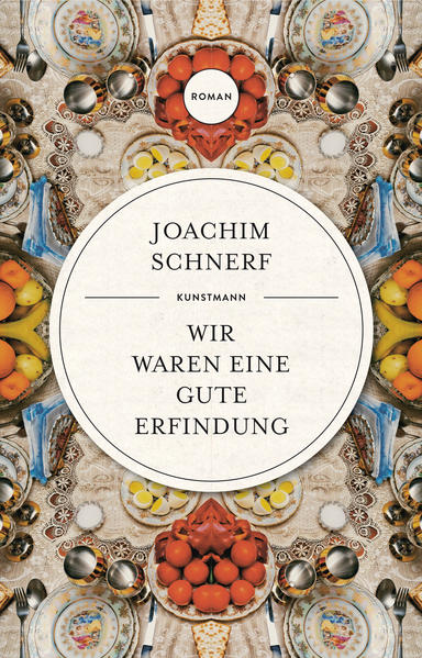 Was für eine Kunst es ist, die Familie zusammenzuhalten! Das wird dem alten Salomon klar, als seine Frau stirbt und er die erste Familienfeier ohne sie ausrichten muss. Eine Hymne auf die Liebe, den Humor und das Überleben. Man kennt das: Jedes Jahr kommt die Familie am Feiertag zusammen und jedes Jahr gibt es dieselben Diskussionen, werden die neuesten Anekdoten fürs Absurditätenalbum gesammelt. So auch beim Sederabend der Familie von Salomon. Zwischen den rituellen Liedern, dem Auszug aus Ägypten und der Suche nach der versteckten Matze wird erzählt, gelacht, provoziert und gestritten. Die Enkelin taucht im Palästinensertuch auf, die Tochter bekommt eine ihrer berüchtigten Schreiattacken, der Schwiegersohn verdrückt sich beim geringsten Anzeichen von Streit. Salomon selbst reißt KZ-Witze, die abgesehen von ihm, dem Auschwitz-Überlebendem, keiner zu schätzen weiß. Aber dieses Jahr ist alles anders, Salomons Frau Sarah lebt nicht mehr. Ihre Liebe und stille Nachsicht waren es, die die Familie immer zusammenhielten. Bis Kinder und Enkel eintrudeln, bleiben Salomon noch ein paar Stunden. Wie die Erinnerung an Sarah, an das gemeinsame Glück, aber auch die schweren Zeiten bewahren? Wie dieser Familie mit all ihren Neurosen ein neues Zuhause geben? Die ganze Wehmut und die provokanten Witze eines Überlebenden, vermittelt mit der zärtlichen Poesie des Nachgeborenen: Joachim Schnerf hat einen wunderbar feinfühligen Roman darüber geschrieben, was es heißt, angesichts von Verlust und Grauen der Vergangenheit die Familie und das Leben zu (er)finden.