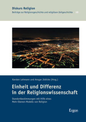 Das vorliegende Buch stellt die Frage nach Einheit und Differenz in der Religionswissenschaft in einer Zeit, in der die Pluralität von methodischen und theoretischen Zugängen signifikant zugenommen hat. Indem die einzelnen Beiträge auf ein abstraktes Mehr-Ebenen-Modell von Religion Bezug nehmen, wird aufgezeigt, wie eine solche Einheit lediglich durch Differenzen imaginiert werden kann. Die deutschsprachige Religionswissenschaft des späten 20. Jahrhundert hat sich weitgehend durch den Bezug auf "Kulturwissenschaft" und in Abgrenzung zur Theologie konzipiert. Dieses Selbstverständnis ist durch neuere Entwicklungen innerhalb der Kulturwissenschaften fraglich geworden. Neue theoretische Referenzpunkte (etwa in Bezug auf Soziologie, Kognitionswissenschaft oder Ökonomie) prägen das Fachverständnis in Bezug auf Gegenstände, Fragestellungen und Methoden. Dadurch wird die Kohärenz des Faches zunehmend prekär und externe Abgrenzungen (beispielsweise von der Theologie) reichen nur noch bedingt aus, um Religionswissenschaft als Fachdisziplin plausibel zu machen. Das Anliegen des Sammelbandes ist es, diese Situation über den Rekurs auf ein Mehr-Ebenen-Modell von Religion zu reflektieren. Dabei geht der Band nicht den Weg epistemologischer Theorieüberlegungen, sondern führt paradigmatisch an verschiedenen Einzelbeiträgen vor, wie sich Theorievielfalt ereignet. Alle hier versammelten Beiträge nehmen auf ein gemeinsames "Hintergrundpapier" der Herausgeber Bezug, in welchem ein Mehr-Ebenen-Modell von Religion vorgeschlagen wird, das für die Religionswissenschaft eine heuristische Unterscheidung zwischen religiösem Symbolsystem und dessen sozialer Konstruktion auf der Mikro-, Meso- und Makroebene vorschlägt. Die Einheit der Religionswissenschaft lässt sich in den hier versammelten Diskussionen lediglich an den Differenzen festmachen, die von den jeweiligen Zugängen zum vorgestellten Mehr-Ebenen-Modell gezogen werden. Diskrepanzen zwischen Zustimmung und Ablehnung ergeben sich insbesondere im Hinblick auf die grundlegende Frage nach den Potentialen und Grenzen eines Konzepts von Religion als Symbolsystem im Anschluss an Burkhard Gladigow, im Hinblick auf die Stärkung sozialwissenschaftlicher Zugänge durch das Modell und im Hinblick auf die Ebenendifferenzierung im Detail.