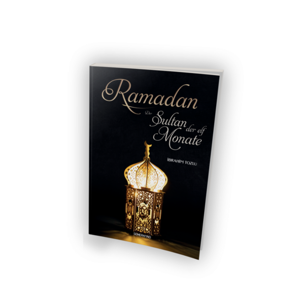 Das brandneue Werk „Ramadan-der Sultan der elf Monate“ kommt endlich frisch aus dem Druck und geht an den Marktstart! Noch bevor der Ramadan beginnt, findet Ihr in dieser Neuerscheinung alles Wissenswerte zum Nachlesen. Gebt jetzt Eure Vorbestellungen auf, damit der Versand schon am 07. März 2022 erfolgt! Dieser Ratgeber ist die ideale Begleitung im Fastenmonat. Mithilfe zahlreicher Koranverse und prophetischer Überlieferungen erklärt er uns zuerst allgemein, worauf es im Monat Ramadan besonders ankommt. Anschließend greift er die wichtigsten Themen rund um den Ramadan auf und behandelt so wichtige Themen wie die Leyletul-Qadr, den Itikaf und die Sadaqatul-Fitr ausführlich. Zu guter Letzt führt er alle wichtigen Fastenregeln auf und erklärt uns diese aus islamrechtlicher Sicht. Hierbei geht er detailliert darauf ein, welche Dinge dazu führen, dass das Fasten gebrochen wird, welche Umstände es erlauben das Fasten zu brechen und wie man sich zu verhalten hat, wenn man sein Fasten gebrochen hat.