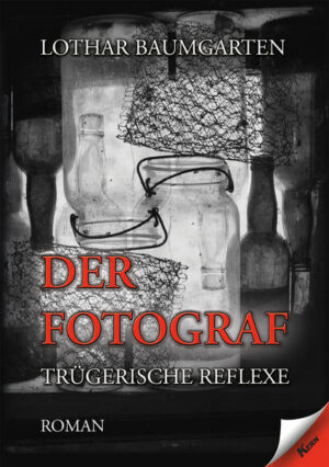 Beobachtungen, Begegnungen, Beziehungen, Sehnsucht, Scheitern und Gelingen: Der Fotograf ist unterwegs zwischen Island und Ladakh, zwischen Breslau und München, zwischen Menschen und Landschaften. Als Betroffener erlebt er die wirtschaftlichen und politischen Verwerfungen der Macht im 20. Jahrhundert. Aus Reisebeschreibungen, Erzählungen und Tagebucheinträgen formt sich das Kaleidoskop eines Lebens. Zu den Ereignissen aus Vergangenheit und Gegenwart entstehen vor dem geistigen Auge Bilder aus Worten - so wie es für das Schaffen eines Fotografen angemessen ist.