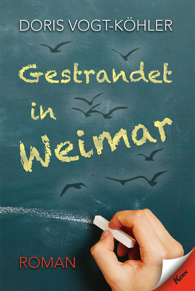 An einem erlebniswerten Strand liegt die Stadt Weimar. Stellen Sie sich vor, wieder ein Schüler zu sein, in einem Klassenraum zu sitzen und auf dem Schulhof herumzutollen. Da bleiben Rangeleien nicht aus, aber auch gefühlsintensive Momente mit Blick auf das andere Geschlecht gehen unter die Haut. Wecken Sie diese Erinnerungen! Vergleichen Sie das Gelesene mit Ihren eigenen Erfahrungen, und tauchen Sie ein in die Schulatmosphäre eines in die Ecke gestellten weiblichen Lehrertorsos. Es gibt lebendige, einsame und tote Strände in diesem Buch.