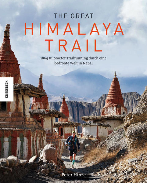 Der Great Himalaya Trail in Nepal ist einer der längsten und wohl schwierigsten Trails weltweit. An einigen Abschnitten erreicht er eine Höhe von fast 6.000 Metern. Gleichzeitig aber ist der Trail auch die Lebensader für Millionen Menschen und eine uralte Handelsroute. Der GHT ist ein Weltkulturgut – und er ist in Gefahr. Immer mehr Straßen lösen den Trail ab und bringen die Zivilisation immer näher. So steht der Alltag der Menschen, der sich seit Jahrhunderten kaum verändert hat, vor einem enormen Wandel. Der Journalist und Läufer Peter Hinze hat auf dem Trail über 1.800 Lauf-Kilometer zurückgelegt. Aufgeteilt auf zwei Reisen durchquerte er in insgesamt 87 Tagen das Dach der Welt – von Kanchenjunga bis Makalu, über die Everest-Region, Langtang, Manaslu, Tibet, durch das Annapurna-Gebiet und das Königreich Mustang bis zur indischen Grenze im Westen. Von diesem unvergleichlichen Trailrunning-Abenteuer, aber vor allem von seinen Begegnungen mit den dort lebenden Menschen, mit Reisenden, Pilgern und Händlern und ihren Lebensweisen, Traditionen, Hoffnungen und Perspektiven berichtet dieses außergewöhnliche Buch in beeindruckenden Bildern und fesselnden Texten. In Interviews kommen Einheimische zu Wort und erzählen, vor welchen Herausforderungen die Region steht. Ein Kapitel zu Kathmandu, ein Infoteil zur Reiselogistik und Ausrüstung sowie kurze Beschreibungen der Tagesetappen runden das Buch ab. So beschreibt dieses beeindruckende Buch ein einzigartiges Laufabenteuer auf dem Great Himalaya Trail und gibt gleichzeitig den Menschen am Trail eine Stimme, deren Leben vor einem großen Wandel steht.