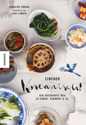 Die besten koreanischen Spezialitäten: Koreanisch kochen ganz easy! Koreanische Küche liegt im Trend und gehört zu den einfachsten, frischesten und gesündesten Küchen überhaupt. Dieses koreanische Kochbuch bietet in leicht nachvollziehbaren Schritt-für-Schritt-Anleitungen Rezepte für Kleinigkeiten und Beilagen, mariniertes koreanisches Barbecue, Eintöpfe und Suppen wie die Tofusuppe Sundubu, Reisbowls, Nudelgerichte wie die Glasnudelpfanne Japchae, schnelle Snacks für die Lunchbox (Dosirak) und natürlich das fermentierte Kimchi in verschiedensten Variationen. Außerdem werden die Basics und Grundzutaten der koreanischen Küche vorgestellt und in einem separaten Kapitel sind Grundrezepte für verschiedene Brühen, Dressings, Saucen und Würzpasten zu finden. Das koreanische Kochbuch wird abgerundet durch schmackhafte Fotografien und frische Illustrationen. Einfach koreanisch! ist ein Must-Have für alle Fans der asiatischen Küche. Diese und viele weitere Gerichte erwarten Sie in Einfach koreanisch!: Banchan (Kleine Gerichte): In Soja marinierte Auberginen, Bohnensprossen mit Sesam Kimchi: Chinakohl-Kimchi, Kimchi aus gewürfeltem Rettich, Wasser-Kimchi Suppen & Eintöpfe: Koreanische Reiskuchensuppe, Seidentofusuppe, Geschmorte Rinderrippe Fleisch, Geflügel & Fisch: Knuspriger Schweinebauch, In Soja geschmorter Kabeljau Nudeln & Reis: Gurken-Soba-Nudelsalat mit Soja-Chili-Dressing, Hähnchen-Reisporridge mit Rosenkohl-Kimchi Dosirak (Lunchbox & Kleine Happen): Scharfer geschmorter Tofu, Mungbohnenpfannkuchen, Eierbrötchen Desserts & Getränke: Kaki-Punsch mit Zimt, Süße Rote-Bohnen-Suppe mit Mochi-Bällchen