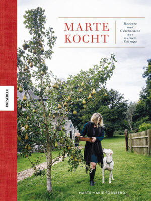 Ein Soulfood-Kochbuch für das ganze Jahr Voller saisonaler Gerichte von purer Schlichtheit, ist dieses Kochbuch ein visuelles Fest, das in über 100 stimmungsvoll fotografierten Rezepten vom Leben auf dem Land erzählt. Aufgewachsen in einem Lotsenhaus an einem norwegischen Fjord, lernte die Autorin Marte Marie Forsberg schon früh das Kochen. Nach einigen Jahren des Reisens um die ganze Welt fand sie in einem charmanten, strohgedeckten Cottage in Englands Countryside ein neues Zuhause. Dort kocht sie herzhafte und süße Gerichte, die den Jahreszeiten folgen, aber auch durch ihre norwegischen Wurzeln und ihre Reisen beeinflusst sind. Fans von Nigella Lawson oder Nigel Slater werden mit diesem Kochbuch voll auf ihre Kosten kommen. Genießen Sie saisonale Wohlfühlküche Nach Jahreszeiten gegliedert gibt dieses Kochbuch immer wieder neue Inspirationen zum Nachkochen. Jede Saison hat ihre eigenen Zutaten für köstliche Gerichte und beinhaltet Rezepte für Vorspeisen, Hauptgerichte, Nachspeisen und Getränke und Konfitüren. Im Winter beispielsweise kommt norwegisch inspirierter Schweinebraten mit Senf-Krautsalat auf den Tisch, für den Frühling eignet sich Fenchel-und-Kartoffel-Suppe, im Sommer wird es bunt mit gebackener Paprika mit Tomaten, Oliven und Mozzarella oder Pannacotta mit Limoncello und Maracuja, bevor es im Herbst wieder herzhaft in der Küche zugeht mit Orangen-Nelken-Brathähnchen mit Birnen und Butternusskürbis und Mulled Cider, dem englischer Apfelpunsch. In einem gesonderten Kapitel wird der traditionelle britische Afternoon Tea zelebriert. Ein Wohlfühl-Kochbuch voller saisonaler Gerichte, die einfach glücklich machen. Opulente Bilder und stimmungsvolle Texte lassen Sie direkt eintauchen in das englische Landleben!