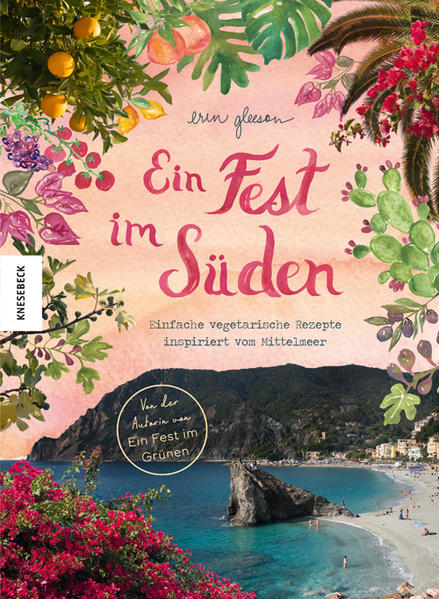 Die vegetarisch-mediterrane Küche von Bestseller-Autorin Erin Gleeson Ein Fest im Süden nimmt Sie mit auf eine Reise durch Spanien, Italien, Portugal und Frankreich. Entdecken Sie das echte mediterrane Lebensgefühl! Typische Geschmacksrichtungen und traditionelle Rezepte der Mittelmeerküche werden in Erin Gleesons neuestem Kochbuch neu interpretiert und in vegetarische Versionen umgewandelt. Im Mittelpunkt stehen kleine Gerichte für das gesellige Beisammensein, auch Snacks, Pasta, Salate oder Drinks sind enthalten. Atmosphärische Fotografien von Küstendörfern und Ausflügen in die Natur verleihen dem Buch seinen typischen Look. Sommerliche Urlaubsküche in den eigenen vier Wänden In diesem vegetarischen Kochbuch erwarten Sie über 100 Rezepte, mit denen Sie sich ganz einfach in Urlaubsstimmung kochen können oder Ihren Erinnerungen aus dem Urlaub neues Leben eingehaucht werden kann. Von warmen Feigen mit Rosmarin und Ziegenkäse über Süßkartoffel Tortilla Espanola und Zwiebel-und-Feigen-Tartines bis hin zu Zuckerschoten-Paella oder Gnocchi-und-Blumekohl Auflauf - hier kommt garantiert jeder Mittelmeer-Fan auf seine Kosten. Abgerundet wird das Ganze mit Ideen zu Getränken und Tipps dazu, wie man aus den verschiedenen Gerichten ein Menü für die mediterrane Dinner-Party zusammenstellen kann. Entdecken Sie die mediterrane Küche von ihrer schönsten Seite Dieses Kochbuch ist nicht nur für den Gaumen ein Genuss, sondern auch für die Augen. Neben den farbenfreudigen und ansprechenden Food-Fotografien verleihen auch die zahlreichen stimmungsvollen Reise-Fotografien dem Buch echtes Mittelmeer-Feeling. Durch kleine Anekdoten, Reise-Berichte und Hintergrundstorys nimmt Erin Gleeson Sie mit ins Herz der mediterranen Küche. Natürlich dürfen auch die charmanten Aquarell-Illustrationen und Handletterings nicht fehlen. Mit Ein Fest im Süden sind Sie bestens gerüstet für den perfekten mediterranen Abend unter Freunden. Ihre Gäste werden begeistert sein!