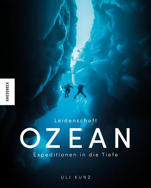 Einmalige Einblicke in die Schönheit der Unterwasserwelt Einmal mit angehaltenem Atem für einige Minuten in eine Welt hinab sinken, die den meisten von uns verborgen bleibt und nur unter Schwierigkeiten zu erkunden ist –eine beeindruckende Erfahrung. Zusammen mit Meeresbiologe und Forschungstaucher Uli Kunz tauchen wir mit dieser packenden Foto-Reportage ab zu den Geheimnissen, die unter der Wasseroberfläche liegen. In mehreren Expeditionen fischte der Fotograf Bilder und Geschichten von neugierigen Robben, pulsierenden Quallen oder wogenden Fischschwärmen aus dem Ozean. Wir entdecken mit ihm eine unbekannte Welt, die uns oft wild und rau erscheint, die aber ein zerbrechliches Ökosystem darstellt, das von uns behutsam erkundet und bewahrt werden muss. Fantastische Unterwasserfotografie und leidenschaftlicher Appell zur Rettung der Meere Die Erwärmung der Meere zerstört Korallenriffe, durch Versauerung und Überfischung sterben unzählige Arten aus, immer mehr Plastikmüll gelangt in den Ozean und bedroht sensible Lebensräume. Uli Kunz nimmt uns mit auf eine spannende Reise in einen fragilen und bedrohten Lebensraum unter Wasser. In beeindruckenden Fotos seiner Expeditionen zeigt uns Uli Kunz die Schönheit der Meere und faszinierender Lebewesen. Mithilfe seiner Unterwasser-Fotografien können wir Meeresbewohner entdecken, die sonst für uns im Verborgenen der Tiefsee schlummern. Ergänzt werden die Bilder durch packende Berichte seiner Tauchgänge sowie durch wissenschaftliche Erkenntnisse, die er auf seinen Forschungsreisen sammeln konnte. So formt sich ein tieferes Verständnis für den Lebensraum Wasser. Kunz‘ eindringlicher Appell ist die Bewahrung dieser faszinierenden Wasserwelten und der großartigen Artenvielfalt der Meere durch einen nachhaltigen und respektvollen Umgang mit der Natur. Dieses einzigartige Foto-Sachbuch führt uns die Schönheit der Meere vor Augen, aber auch die Bedrohung dieser faszinierenden und geheimnisvollen Welt.