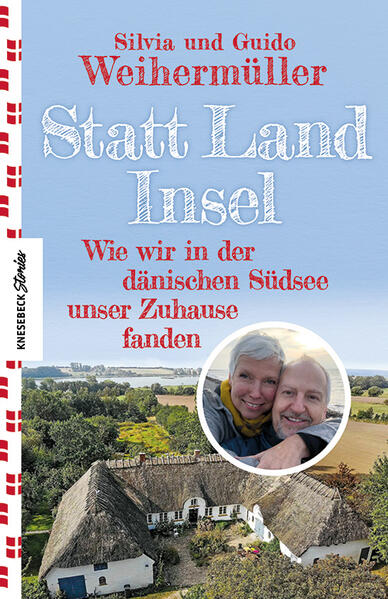 Biohof statt Filmset: aus der Großstadt in die dänischen Südsee Hyggelige Idylle, ausgedehnte Strände, tiefblaues Wasser: Silvia und Guido Weihermüller zögern nicht lange, als sich die Gelegenheit ergibt, auf die dänische Ostseeinsel Ærø auszuwandern. Sie lassen das Stadtleben, Freunde und Familie hinter sich und stellen sich neuen Herausforderungen in der Natur. Denn vieles machen sie zum ersten Mal: Selbstversorgergarten, Wald und Wiesen wollen bewirtschaftet werden. Und dann kommen sie auf die Idee Wein anzubauen. Ein persönliches und anregendes Buch auf der Suche nach einer neuen Freiheit. Worauf noch warten? Ein mutiger Neuanfang in Dänemark Schon lange haben Silvia und Guido mit dem Gedanken gespielt, irgendwann einmal auszuwandern – irgendwann, was so viel bedeutet wie nie. Und dann geht alles plötzlich ganz schnell. Sie verlieben sich in die kleine dänische Insel Ærø, verkaufen ihr Haus und legen eine berufliche Vollbremsung hin. Das Büro der Filmproduktionsfirma wird kurzerhand aufgelöst, viele private Verbindungen gekappt und ein Neuanfang gewagt. Kurzerhand tauschen sie das Filmset gegen einen Biohof mit sechs Hektar Land, einem Selbstversorgergarten, Obstbäumen, einem kleinen Wäldchen und zwei Pferdeweiden. Statt Dreharbeiten wird der Acker gepflügt und das Catering ist jetzt die eigene Gemüseernte. Drehbuch für ein neues Leben: Meer, Natur, Achtsamkeit und Selbstversorgung Ehrlich, humorvoll und voller Emotionen blicken Silvia und Guido in dieser Auswanderer-Story auf das Neue und Unbekannte, auf das, was auf sie zukommt, auf die Schwierigkeiten, sich in einem fremden Land zurechtfinden zu müssen, auf die Hürden, die sie überwinden müssen. Sie berichten aber auch vom echten Auswandererglück, von herzlichen Begegnungen, neuen Freundschaften und wie sie als typische Stadtmenschen anfangen das Leben auf der Insel für sich zu gestalten. Ein authentisches, fesselndes und motivierendes Buch, das zeigt, dass das Abenteuer Auswanderung gelingen kann!