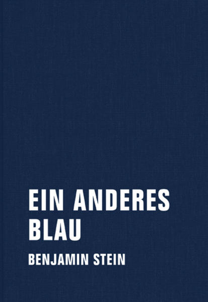 In einer Großstadt bricht ein Bus durch die Straßendecke hindurch in einen U-Bahn-Tunnel. Mehrere Menschen sterben. Zwei von ihnen - ein Mann Mitte dreißig und eine junge Frau - können erst nach Wochen geborgen werden. Unter dessen fristen die beiden eine Existenz in einem Reich zwischen Leben und Tod, Träumen und Ahnungen, Tanz und Taumel. Sie finden sich wieder in der dünnen Wand zwischen zwei Wohnungen, einem leeren Raum zwischen zwei fremden Leben, in dem nur sie sich bewegen können. Sie versuchen, den Abschied hinauszuzögern, den Abschied von ihren Irrtümern und sorgsam verborgenen Gefühlen, liebevollen und erschreckenden Erinnerungen. Und wenn sie auch nicht umkehren können, verändert sich auf dem letzten Stück Weg doch noch einmal ihr Leben und das der Menschen zu beiden Seiten der Wand - unbemerkt vom Rest der sie umgebenden Welt. 'Ein anderes Blau' erschien 2008 nur in einer Kleinstauflage und ist seit Jahren vergriffen. Für diese Ausgabe hat Benjamin Stein den Text komplett überarbeitet und mit einem neuen Nachwort versehen.