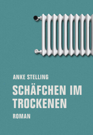 Resi hätte wissen können, dass ein Untermietverhältnis unter Freunden nicht die sicherste Wohnform darstellt, denn: Was ist Freundschaft? Die hört bekanntlich beim Geld auf. Die ist im Fall von Resis alter Clique mit den Jahren so brüchig geworden, dass Frank Lust bekommen hat, auszusortieren, alte Mietverträge inklusive. Resi hätte wissen können, dass spätestens mit der Familiengründung der erbfähige Teil der Clique abbiegt Richtung Eigenheim und Abschottung und sie als Aufsteigerkind zusehen muss, wie sie da mithält. Aber Resi wusste’s nicht. Noch in den Achtzigern hieß es, alle Menschen wären gleich und würden durch Tüchtigkeit und Einsicht demnächst auch gerecht zusammenleben. Das Scheitern der Eltern in dieser Hinsicht musste verschleiert werden, also gab’s nur drei Geschichten aus dem Leben ihrer Mutter, steht nicht mehr als ein Satz in deren Tagebuch. Darüber ist Resi reichlich wütend. Und entschlossen, ihre Kinder aufzuklären, ob sie’s wollen oder nicht. Sie erzählt von sich, von früher, von der Verheißung eines alternativen Lebens und der Ankunft im ehelichen und elterlichen Alltag. Und auch davon, wie es ist, Erzählerin zu sein, gegen innere Scham und äußere Anklage zur Protagonistin der eigenen Geschichte zu werden.