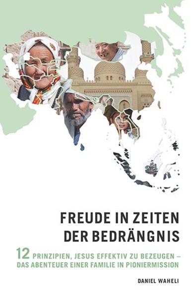 Gefangenschaft, Isolation, Angst und Tränen.Eine Mitarbeiter-Familie erlebt in Afrika zwei Monate der existenziellen Bedrohung. Vor allem aber erlebt sie während dieser Zeit Gott in einer für sie bisher noch nie dagewesenen Höhe, Weite und Tiefe. Seine Herrlichkeit offenbart sich ihnen und anderen um sie herum. Im ersten Teil des Buches kommt die ganze Familie zu Wort. Sie erzählen ihre Geschichte, die letztlich die der Liebe Gottes ist. Was in Dunkelheit beginnt, endet in Seiner Verherrlichung. Aus dieser ganzheitlich geistlichen Erfahrung heraus geht es in den zweiten Teil des Buches. Es ist eine Zusammenfassung des Redens Gottes zu Daniel während seinen 58 Tagen Einzelhaft-durchströmt von der Begeisterung, mit und für Gott zu leben und Ihn mit allem und unter allen Lebensumständen zu ehren. Ein motivierender Appell an die Leser und Leserinnen, ihren Glauben voll und ganz in Gottes Hände zu legen und Jesus Christus in aller Konsequenz nachzufolgen. Dieses Buch ist darum so besonders, weil die darin erzählende Familie ein lebendiges Zeugnis dafür ist, dass ‹biblische Zeiten› heute noch genauso erlebbar sind wie damals. Gott ist derselbe-gestern, heute und in Ewigkeit. Erlebbare Herrlichkeit, unabhängig von Lebensumständen. Röbi Bühler, Leiter Frontiers Schweiz Daniel und seine Frau Sara haben mit ihren Kindern, Ezechiel und Lea, 17 Jahre lang in Afrika gedient mit dem Ziel, ein Netzwerk indigener, kulturell sensibler Gemeinschaften in einheimischem Umfeld einzurichten. Sie leben derzeit in Asien. Daniel engagiert sich in Beratung, Schulung und als Mentor in verschiedenen Ländern weltweit, vor allem im Globalen Süden.