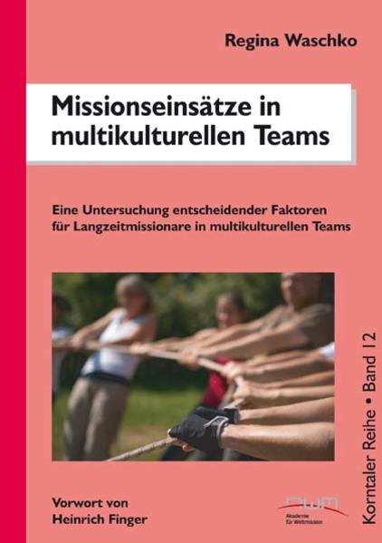 Miteinander arbeiten, gemeinsam Ziele entwickeln und verfolgen, sich ehrlich mit Herausforderungen auseinandersetzen-ohne sich dabei in Zorn oder Streit zu verrennen-und das alles mit Menschen, die aus anderenKulturen kommen? Geht das wirklich? Sogar auf Dauer? Regina Waschko hat Menschen befragt, die jahrelang international gearbeitet haben-in multikulturellen Teams. Wie gelingt das Zusammenwirken? Welche Fakturen sind entscheidend? Die vorliegende Untersuchung zum Thema „Multikulturelle Teams in Missions-Langzeiteinsätzen“ ist gründlich, praxisrelevant, theologisch reflektiert. Sie hält einige überraschende Ergebnisse bereit, bietet konkrete Hinweise für Gemeinden, Missionswerke und Missionare. Ein ermutigender Beitrag zum achtsamen und wirksamen Leben und Arbeiten in multikulturellenTeams. Traugott Hopp, Rektor der Akademie für Weltmission