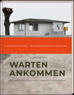 Jens Hoffmann hat drei Jahre lang auf der Suche nach besonderen Bushaltestellen Mecklenburg-Vorpommern bereist. Das Buch „Warten & Ankommen. Bushaltestellen in Mecklenburg-Vorpommern“ erscheint in zwei Ausgaben: einmal als normale Ausgabe im Format 16 x 20,5 cm und einmal als limitierte, handsignierte Ausgabe im Format 22 x 28 cm.