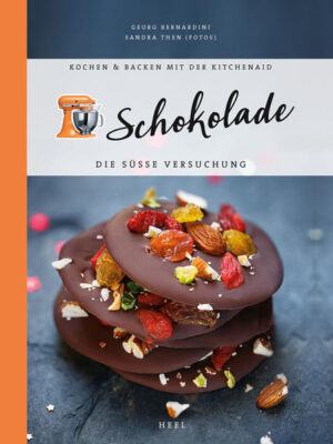 Pur oder in Form von Eis, Pralinen, Kuchen und Desserts - wer kann dieser süßen Versuchung schon widerstehen? Georg Bernardini, Schokoladen-Papst, Patissier und Confiseur, hat für dieses Buch seine liebsten Schokoladenrezepte zusammengetragen - vom heißen Schokovulkan und eisgekühlter Nougattorte über cremige Schokoladentrüffel und knusprige Schokochip-Cookies bis zu himmlisch zarten Sahnetorten und köstlich fruchtigem Obstkuchen. Die unterschiedlich schwierigen Rezepte werden durch jede Menge Know-how zu Herstellung, Qualität und Verarbeitung von Schokolade abgerundet und machen Sie en passant zu einem kleinen Schokoladen-Experten. Die fertigen Pralinen, Desserts, Kleingebäcke, Torten und Kuchen wurden von der renommierten Fotografin Sandra Then stimmungsvoll in Szene gesetzt und machen richtig Lust auf die Zubereitung dieser leckeren Schokoladen-Kreationen. Wichtig: Die vielfältigen Rezepte dieses Buches sind allesamt auf die dafür prädestinierte KitchenAid zugeschnitten und wurden in dieser zubereitet - man kann aber auch jede andere Küchenmaschine verwenden!