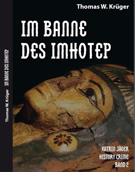 Im Banne des Imhotep Ein mysteriöser Raubüberfall auf einen Werttransport in der Wetterau, Schweigen der Offiziellen, vertuschte Spuren. Die LKA-Kommissarin Katrin Jäger steht vor einem Rätsel, findet allein Unterstützung bei einem hessischen Staatssekretär. Zur selben Zeit in Ägypten: geheime Grabungen in Sakkara, konkurrierende Ägyptologen, verborgene Schätze. Begeistert verbringt Katrins Patentochter Jana ihre Weihnachtsferien am Nil und begegnet dabei einem einheimischen Jungen, der sie in Bann zieht. Erst das spektakuläre Zusammentreffen mit einem CIA-Agenten in Wiesbaden macht Katrin die Zusammenhänge klar und führt sie und ihre Nichte Jana auf eine spannende Reise in die ägyptische Vergangenheit, die ihre Fäden bis in die Gegenwart spinnt. Grabräuber, die über Leichen gehen, sind dabei noch nicht einmal die größte Gefahr.