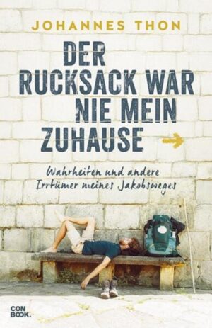 Johannes hat es vermasselt: Der Job ist weg, seine Lebenspläne sind verworfen und auch die Beziehung ist soeben zu Ende gegangen. Irgendetwas muss sich ändern, denkt er und nimmt die Gardinenstange von der Wand. Mit seinem kläglichen Versuch eines Wanderstabs sitzt er kurz darauf im Zug in Richtung Spanien. Für ihn scheint es nur allzu logisch, jetzt erst einmal 1.400 Kilometer zwischen sich und alles andere zu bekommen und dann sicherheitshalber weitere 1.000 Kilometer zu laufen. Doch auf dem Camino del Norte, einem dieser bedeutungsaufgeladenen Jakobswege, wartet statt des Selbstfindungs-Crashkurses das Pilger-Karussell auf ihn: essen, rennen, schlafen. War es im Alltag nicht genauso gewesen? Als er dann einem besonderen Menschen begegnet, beginnt für ihn die wahre Reise und seine Suche nach dem »Wie«: Wie gehe ich einen Weg? Mit viel Wortwitz und Selbstironie nimmt Sie Johannes Thon mit auf die wohl unterhaltsamste Pilgerreise der letzten Jahre. Er berichtet von Wahrheiten und anderen Irrtümern seines Weges und trägt Sie dabei mit auf seinen Schultern.