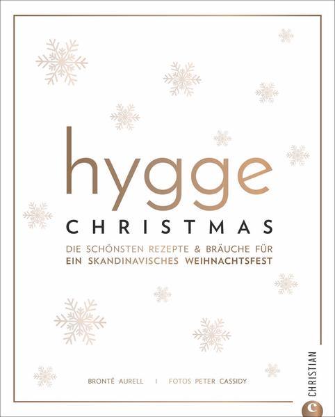 Das erste Weihnachtskochbuch zum Trendthema Hygge mit den besten Rezepten und schönsten Inspirationen für ein nordisches Lebensgefühl auch zur Weihnachtszeit. Wer jemals zur Winterzeit in Skandinavien war, der weiß: Die Dänen, Schweden und Norweger lieben das Weihnachtsfest. Egal, ob sie in tief eingeschneiten Hütten Glögg trinken oder sich zu einem Jul-Smörgåsbord treffen: Jul ist das Fest, an dem man sich mit der Familie und Freunden trifft und sich mit köstlichen Genüssen die dunkle Jahreszeit verschönert.